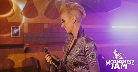 Moonshine Jam 38 – O hořících popelnicích a bakersfieldském rockabilly