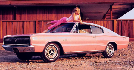 Růžová auta pro Playmates