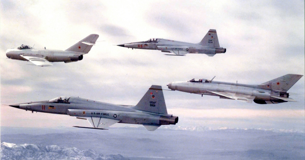 MiGy nad „Oblastí 51“: Utajované zkoušky ruských stíhaček v Americe